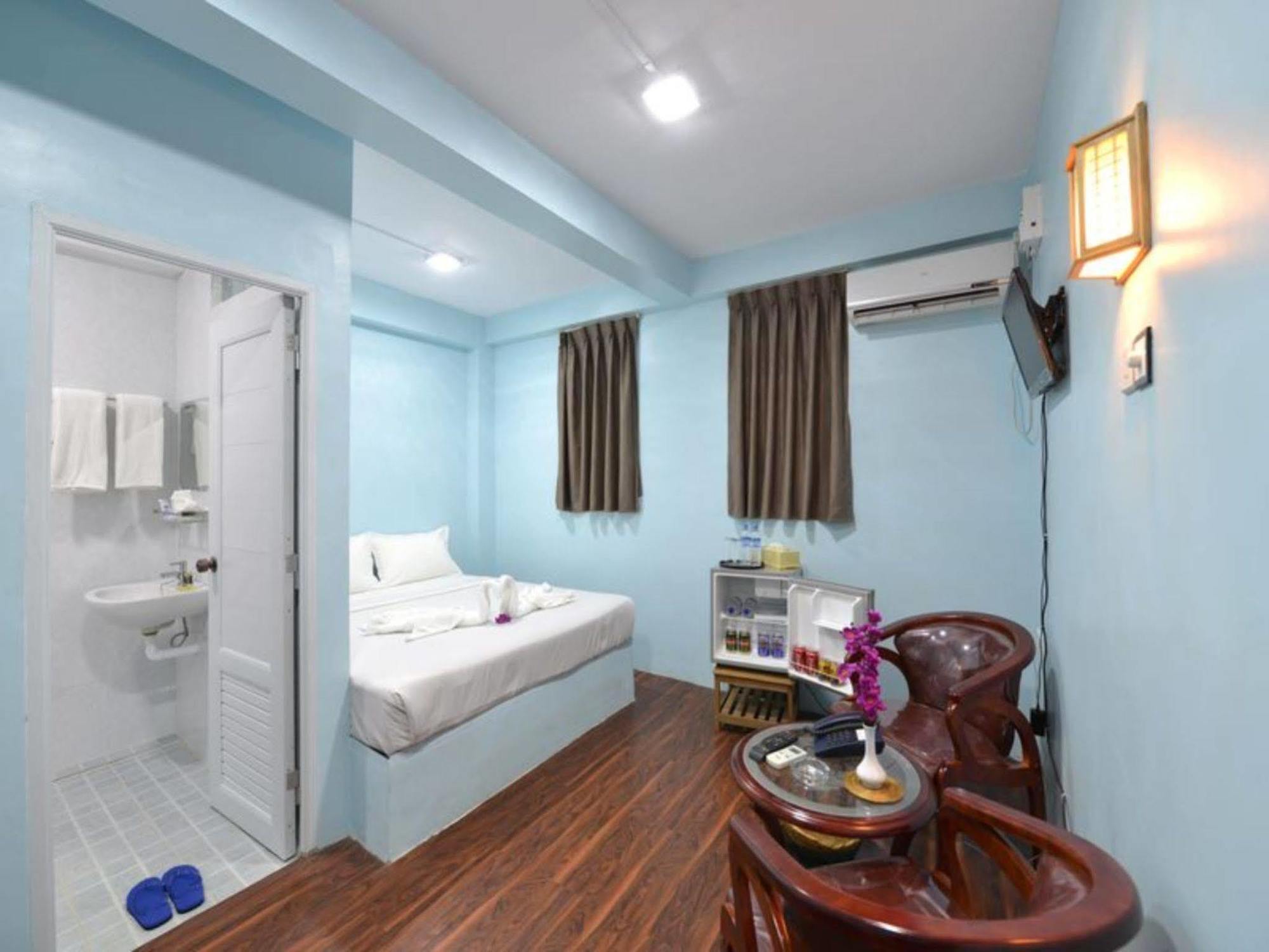 Okkala Hotel Yangon Exteriör bild