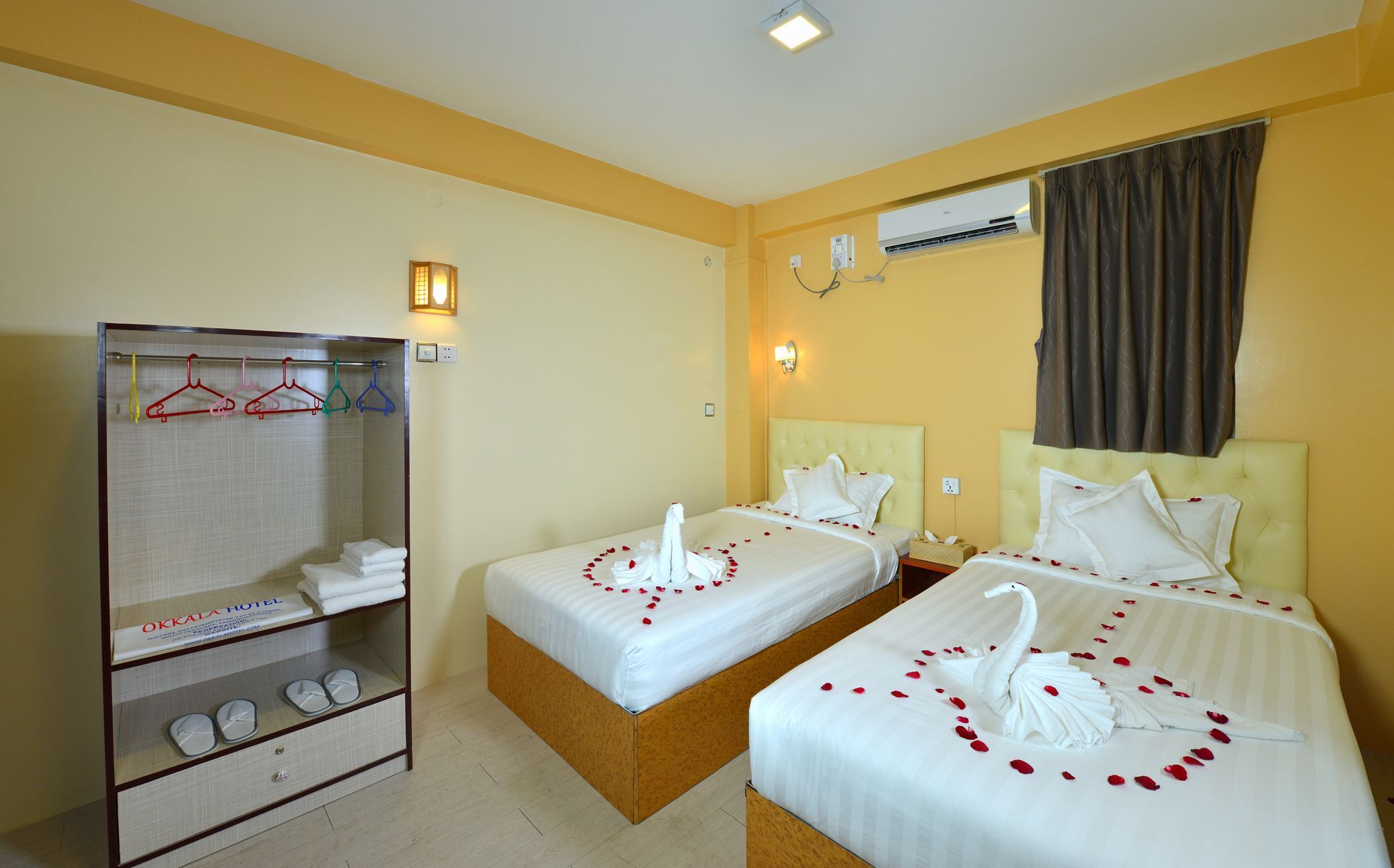 Okkala Hotel Yangon Exteriör bild