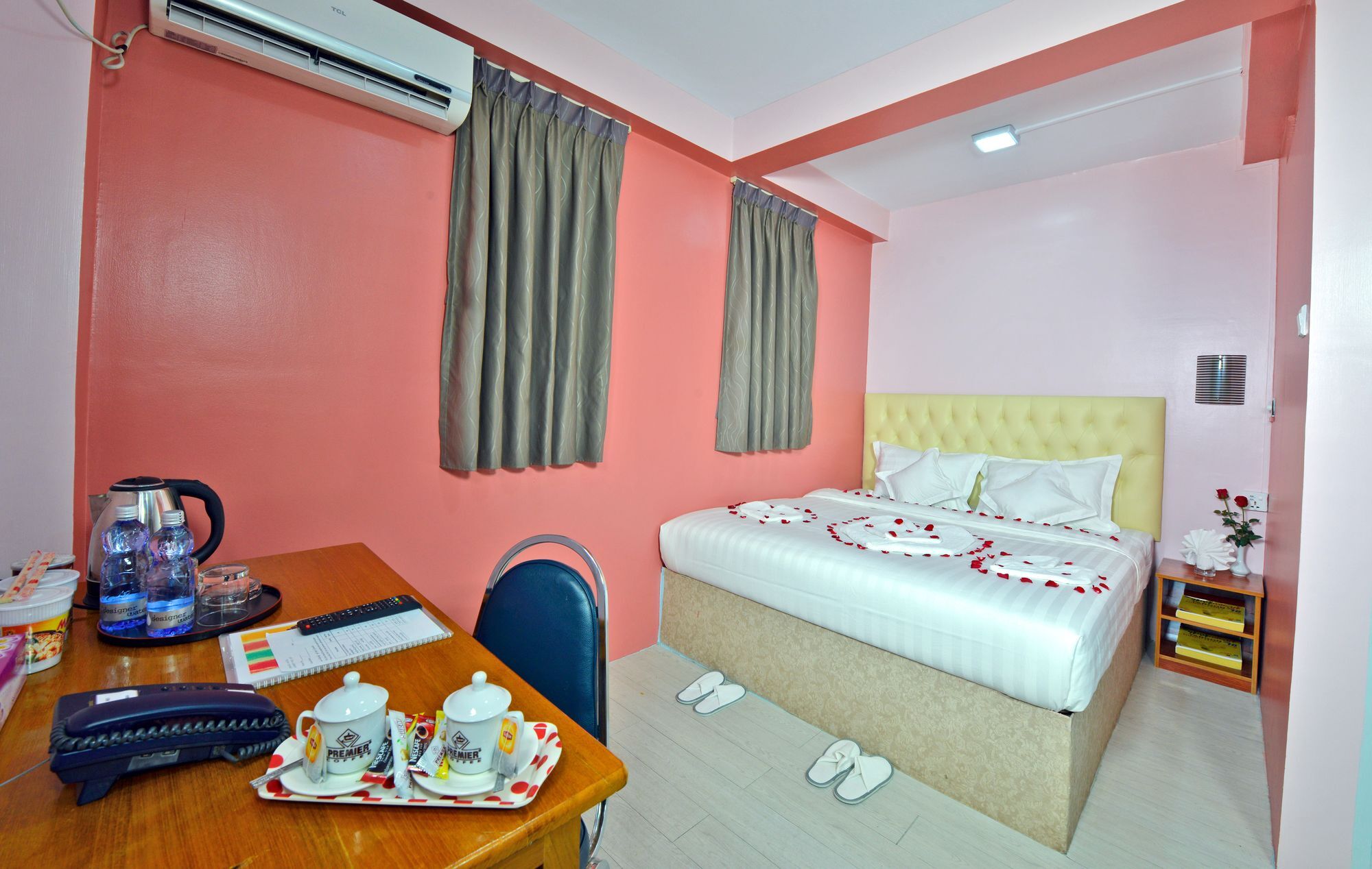 Okkala Hotel Yangon Exteriör bild