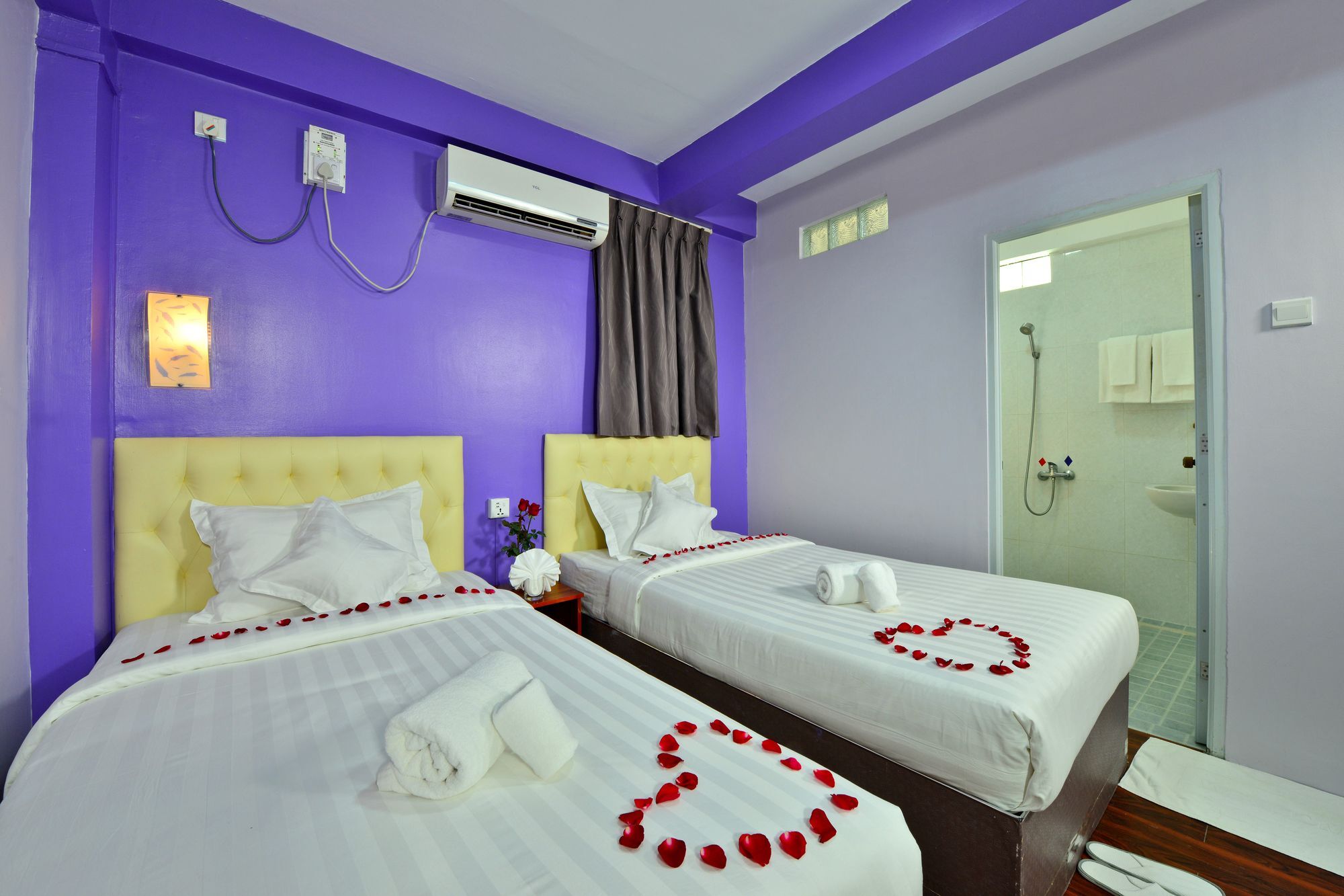 Okkala Hotel Yangon Exteriör bild