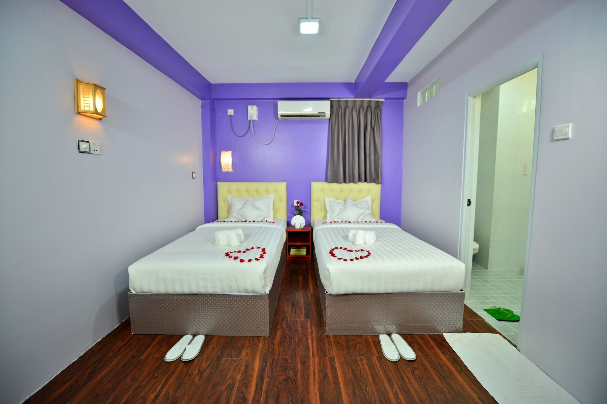 Okkala Hotel Yangon Exteriör bild